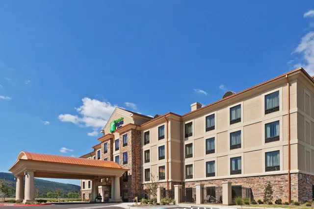 Holiday Inn Express & Suites Poteau by IHG