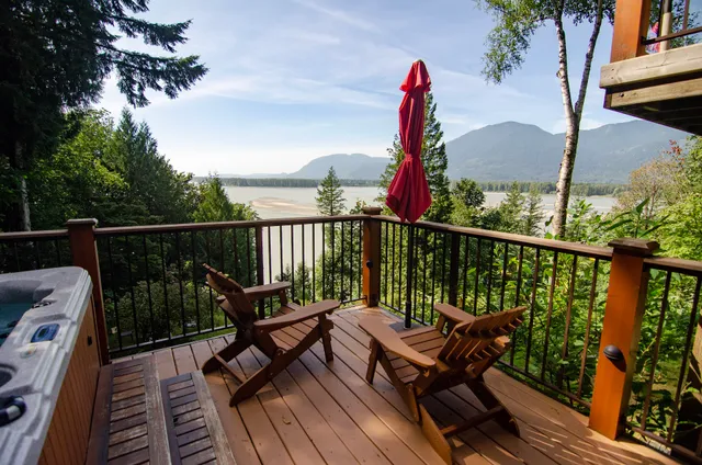 The Fraser River's Edge B&B Lodge