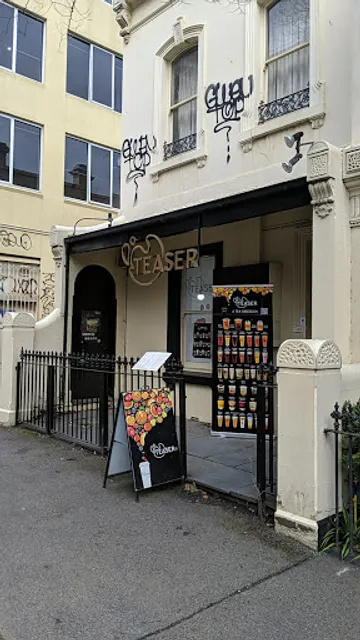 Teaser X Grandpa‘s Chicken Carlton Store