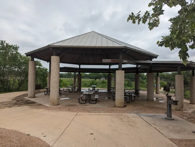 Riverwalk: Mission Rd Trailhead