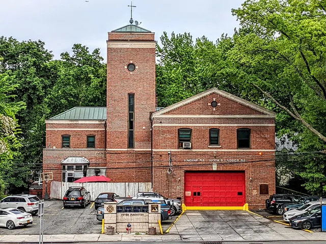 FDNY Engine 52, Ladder 52