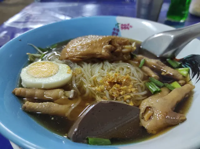 Nai Toey Braised Chicken and Pork Noodle