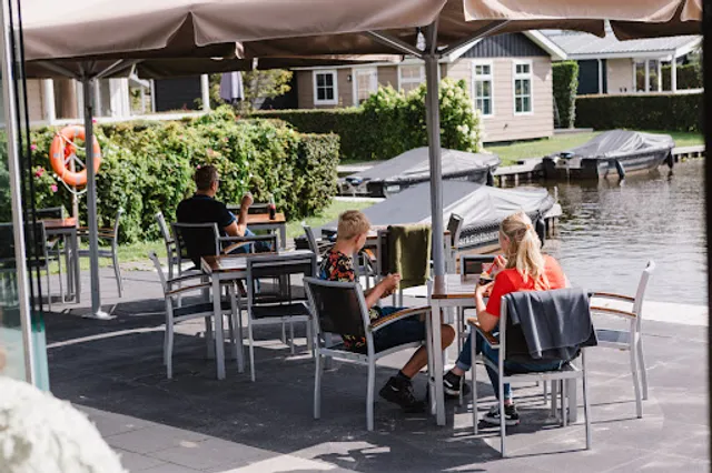 Giethoorn Burgers & Grill - Indoor Playground - SUP/Kano Rental