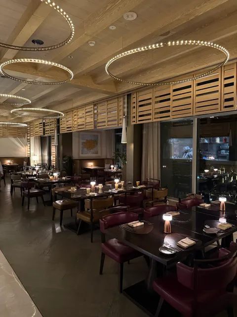 Brezza Restaurant & Rooftop Bar