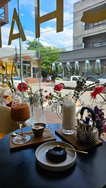 CHARLIE THAI TEA x KAME KAFE - Nimman Soi9