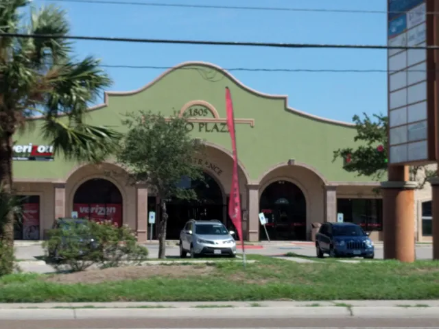 Paseo Plaza - another spot to pick up the trail