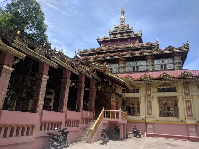 မဟာဂန္ဓာရုံကျောင်းတိုက်