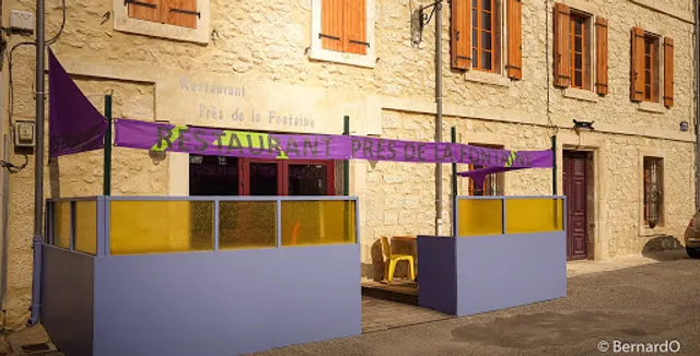 Près de la fontaine