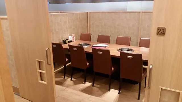 Yakinikuresutoran Tairikushokudo Miyakantoyosatoten