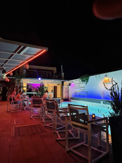 WindRose Lounge Pool Bar