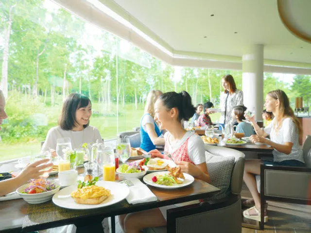 All-Day Dining Atrium