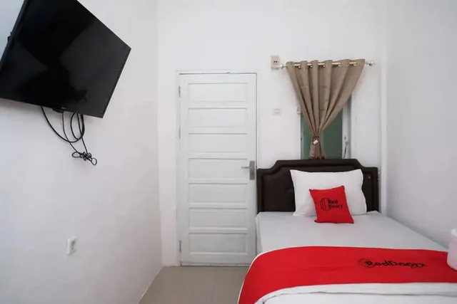 RedDoorz Plus @ Lovina Inn Tonrangeng River Side