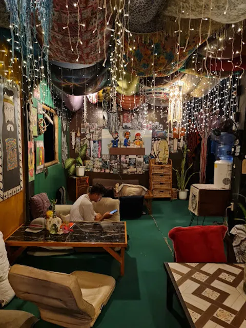 ALA - E Hippie House