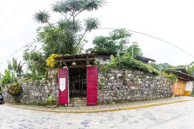 CORAZÓN DE NIEBLA, HOTEL