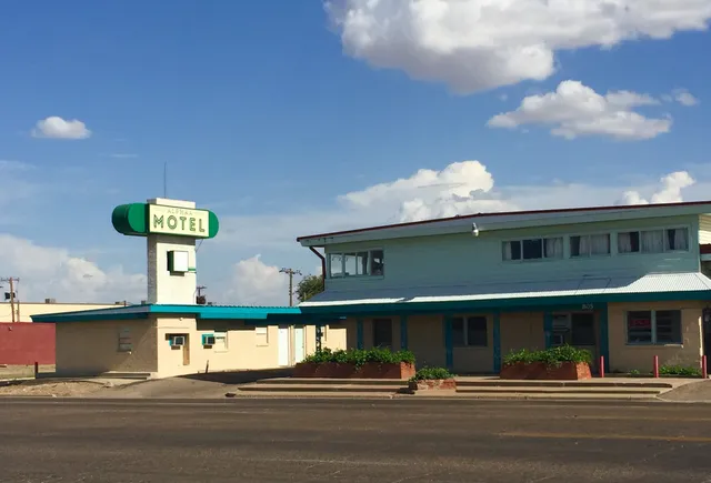 Alphaa Motel