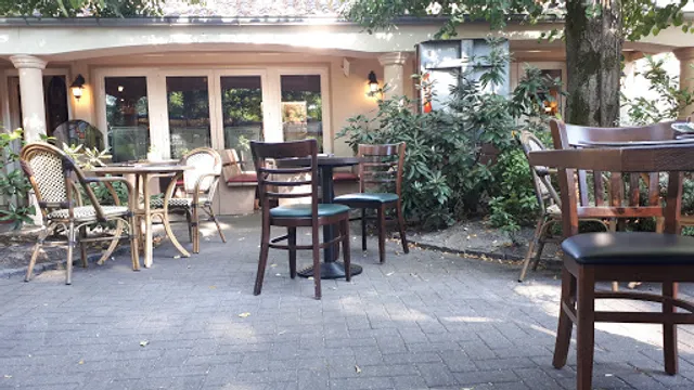 Pavillon | Restaurant • Pizzeria