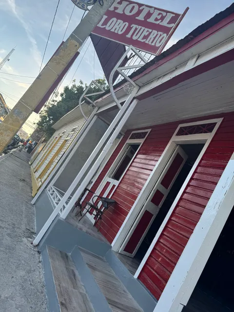 Loro Tuerto Hotel
