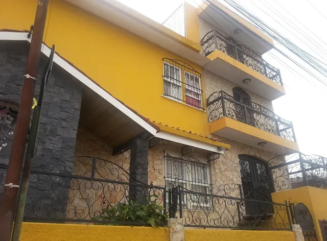 Hotel El Mundo En Un Castillo