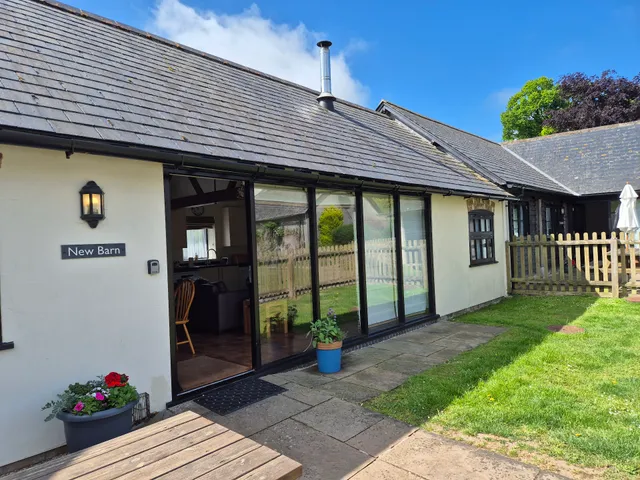 Hedge End Farm Cottages