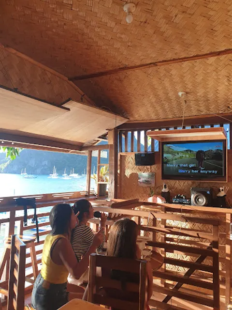 Piggy’s sunset bar