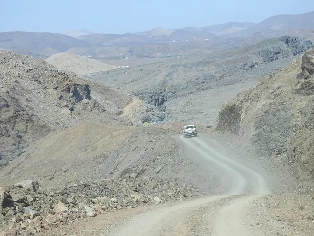 طريق وادي ضم الى جبل شمس