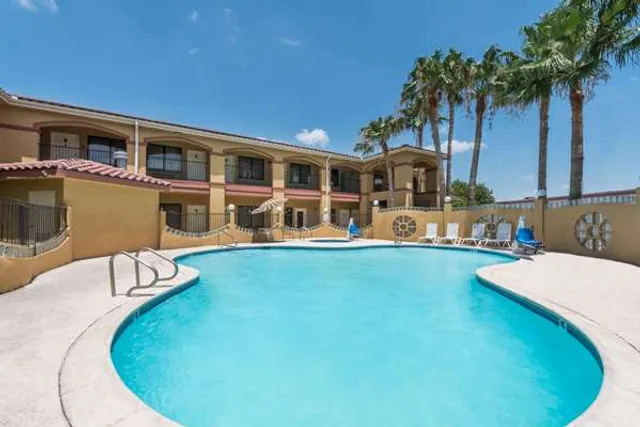 Super 8 by Wyndham Weslaco