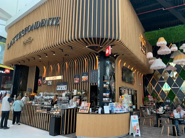 Maximo Shopping Center