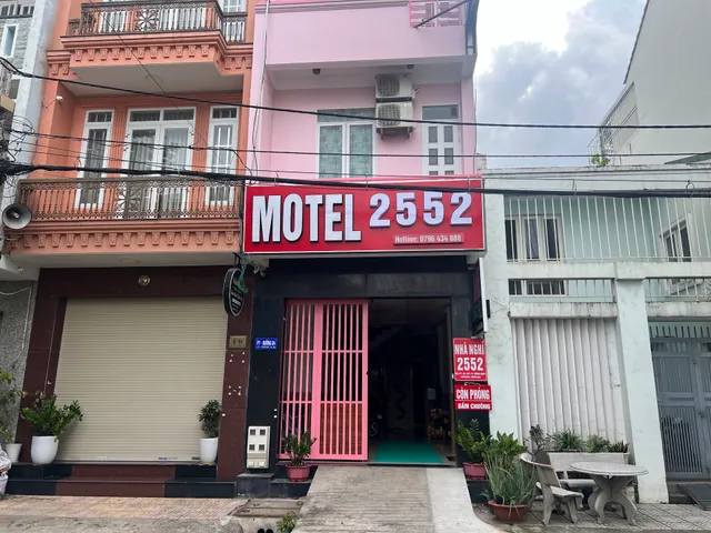 NHÀ NGHỈ 2552