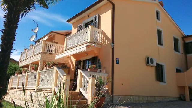 Apartments Orange 768