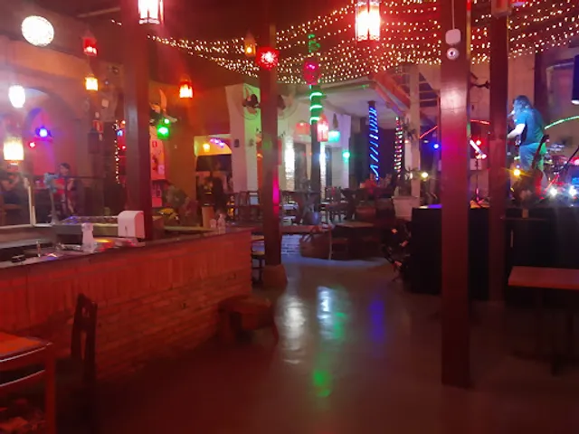 Giramundo Restô e Music Bar