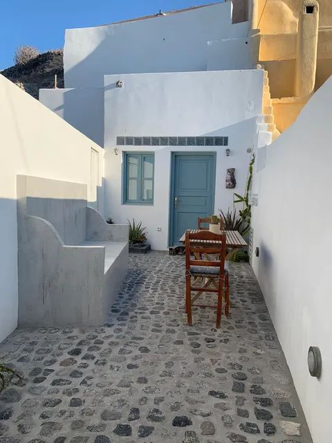 Poli Cave House Santorini