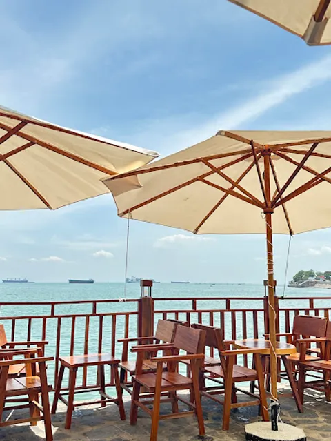 CàPhêSuốiBênBiển