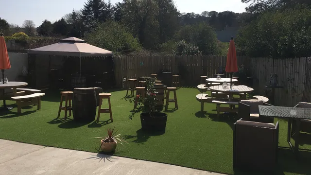 The Swan Bar and Cafe