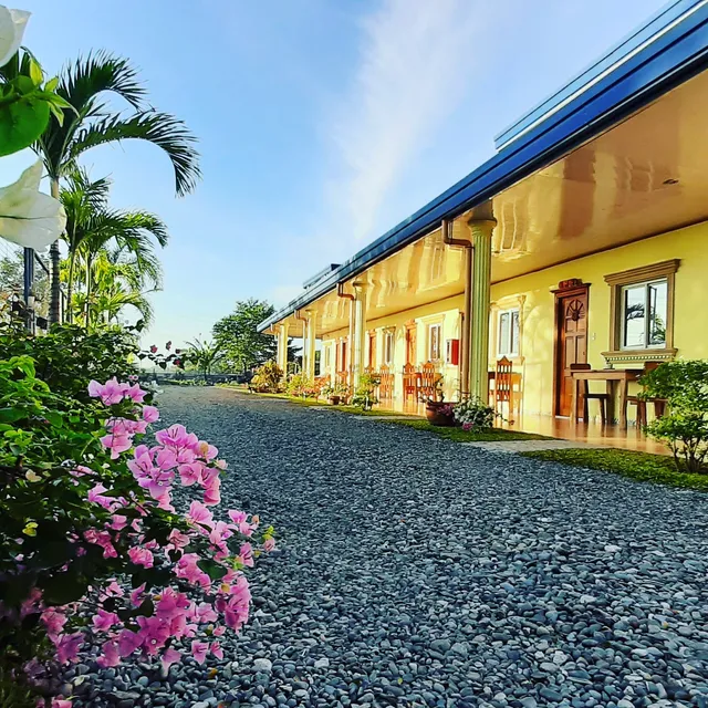 BINALONAN TRANSIENT/GUEST HOUSE (PENSION GLAYDIE)