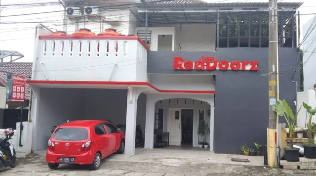 RedDoorz near GOR Jatidiri Semarang