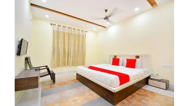 OYO 42769 Vij Guest House