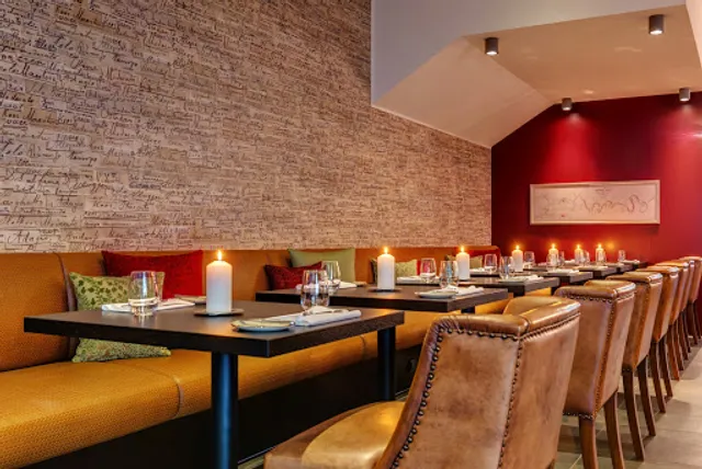 Plaza Grill - Restaurant & Lounge