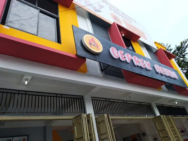 Geprek Bensu Padang