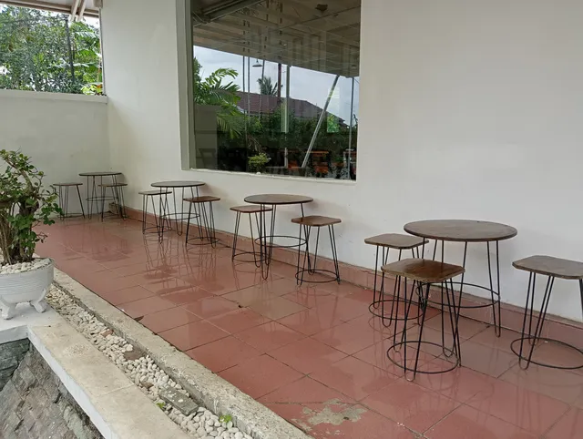 Monochrome Coffee & Kitchen