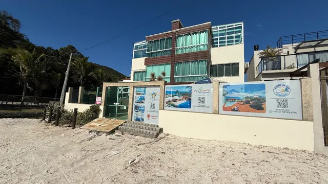 Triplex Pé na Areia Bombinhas
