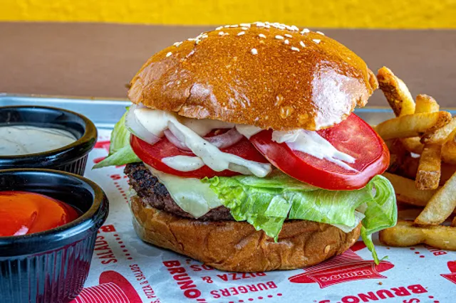 Bruno’s burgers & pizza Clouthier