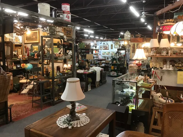 Weil's Doghouse Antiques