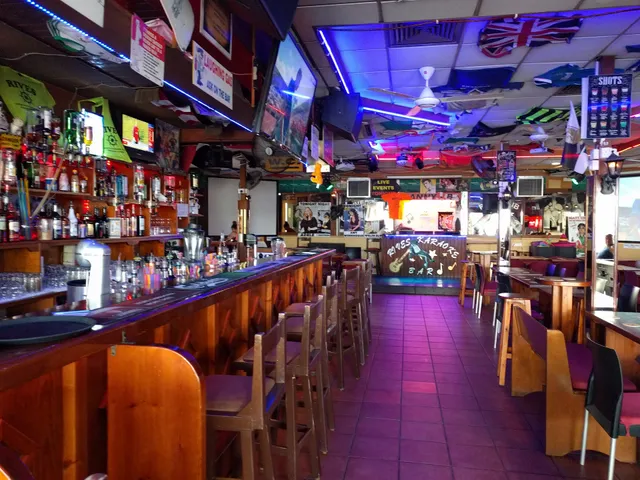 Rives Entertainment Bar