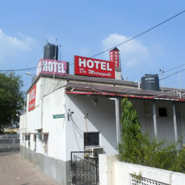 Hotel De Metropole