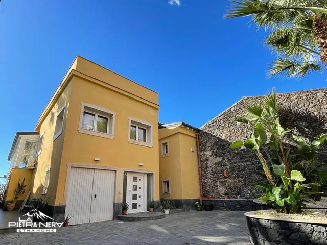 La Pietra Nera - Etna Home