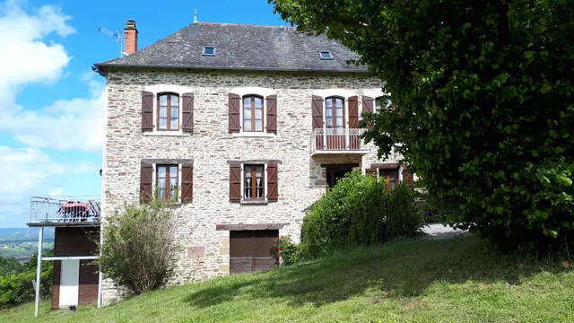 Gîte la Chartroulle Allassac à proximité de Collonges La Rouge, Brive, Tulle, Aubazine, Donzenac, Uzeche, Objat.