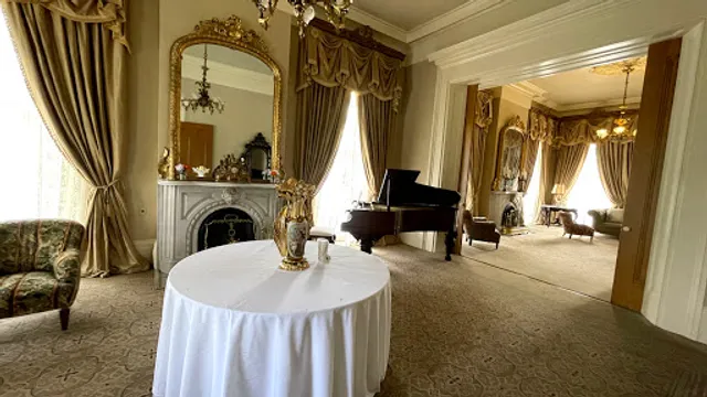 Castle Restaurant & Pub