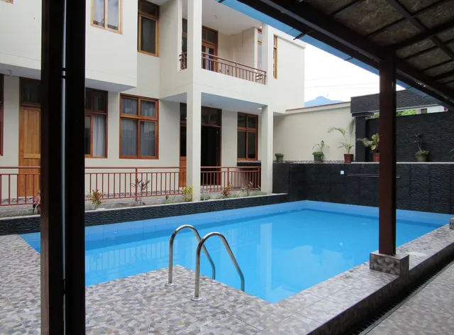 LA MAISON CANADIENSE