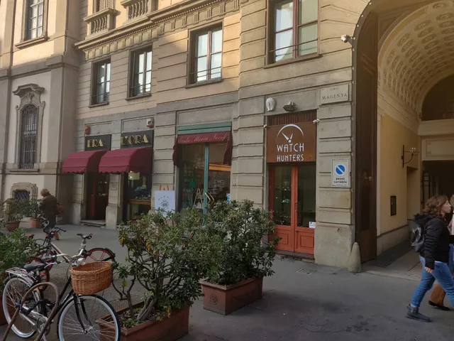 Watch Hunters Milano