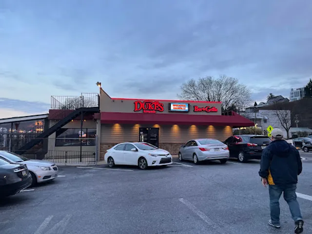 Duke's Riverside Bar & Grille